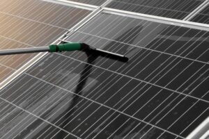 Perché la pulizia periodica degli impianti fotovoltaici è fondamentale