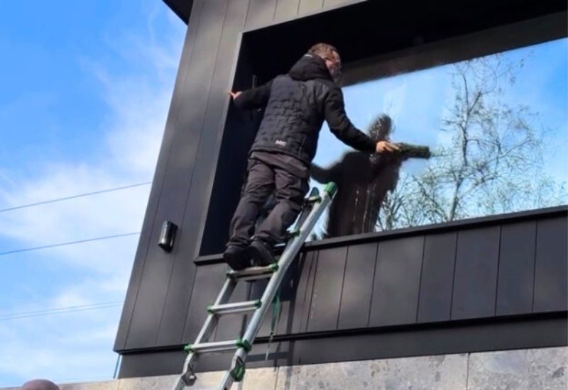 Pulizia Grandi Vetrate